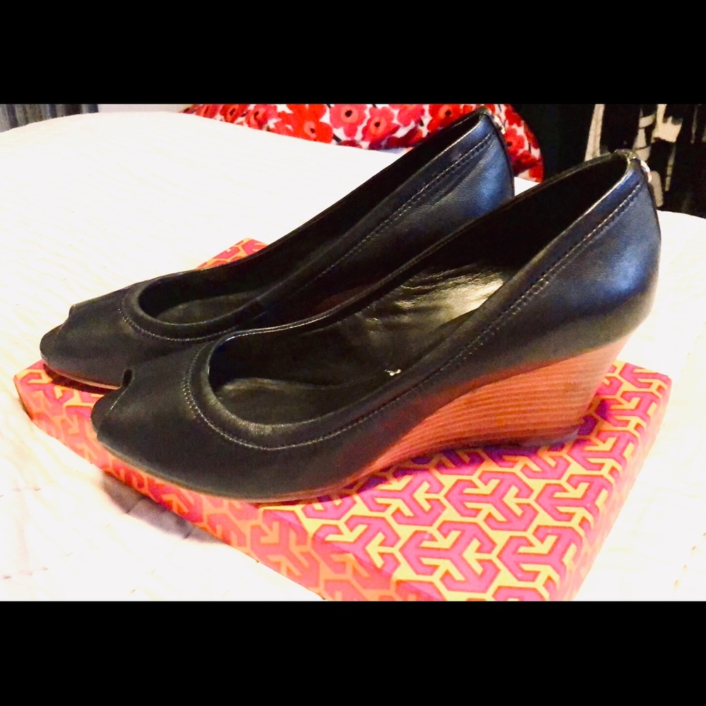 Tory Burch 9.5 Black peep toe wedge”Eddie”